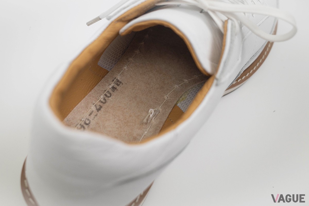 アッパーとアイナカが縫い合わされた状態