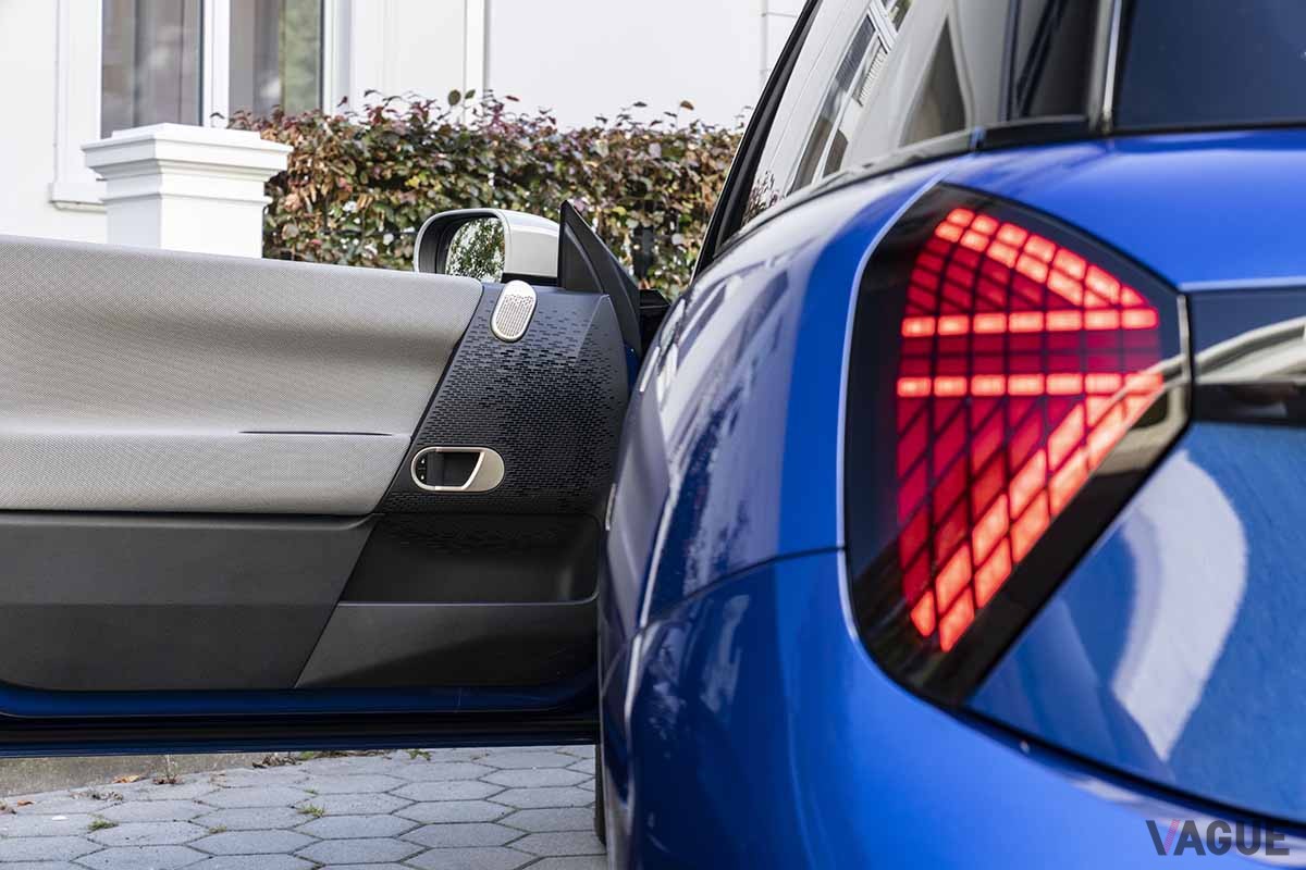 新型「ミニ・クーパーSE 3ドア」のインテリア