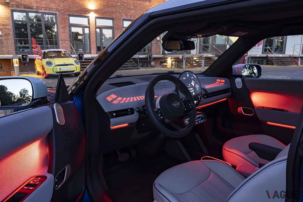 新型「ミニ・クーパーSE 3ドア」のインテリア