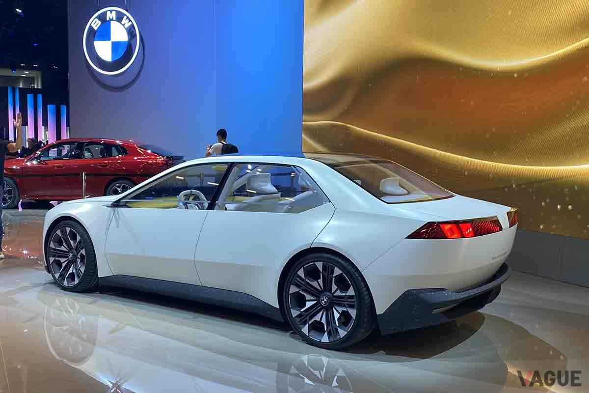 ジャパンモビリティショー2023に出展されたBMW「ビジョン・ノイエ・クラッセ」