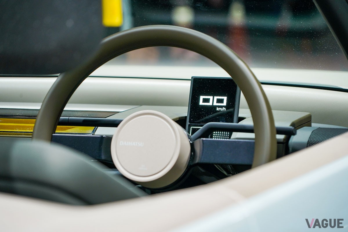 ジャパンモビリティショー2023で世界初公開されたダイハツの新発想オープンカー「オサンポ」