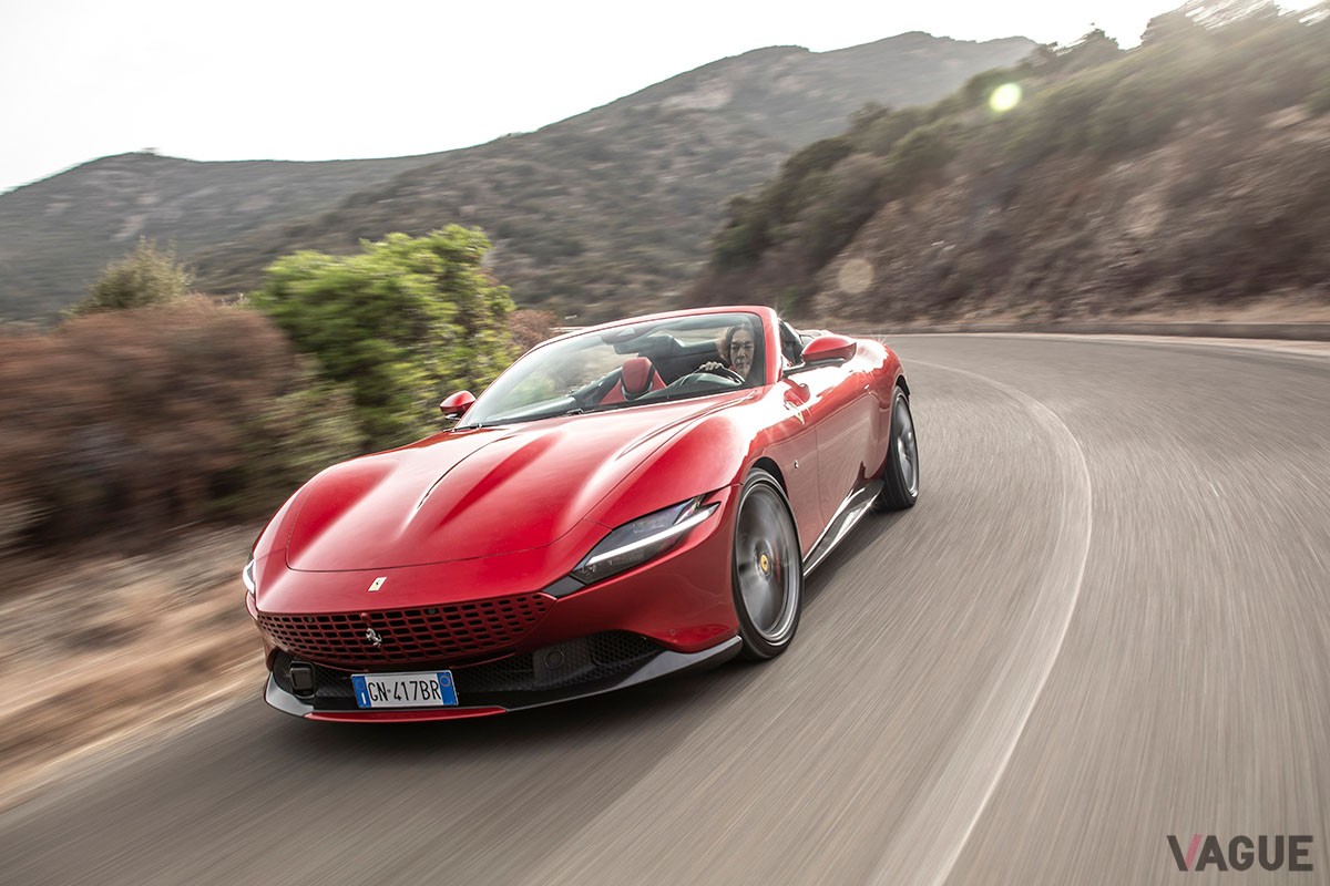 美しいルックスと上々の使い勝手、そして走らせれば快感でオープンカーの歓びも存分に堪能できるフェラーリ「ローマ スパイダー」