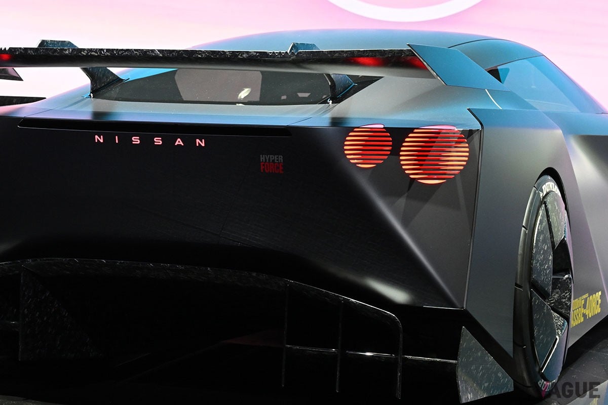 日産が“未来の「GT-R」”をサプライズ公開！ 丸目4灯テールと“R