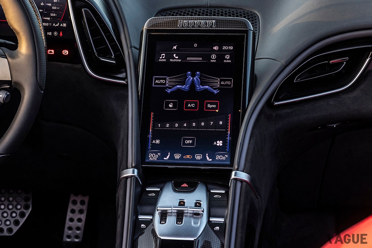 美しいルックスと上々の使い勝手、そして走らせれば快感でオープンカーの歓びも存分に堪能できるフェラーリ「ローマ スパイダー」