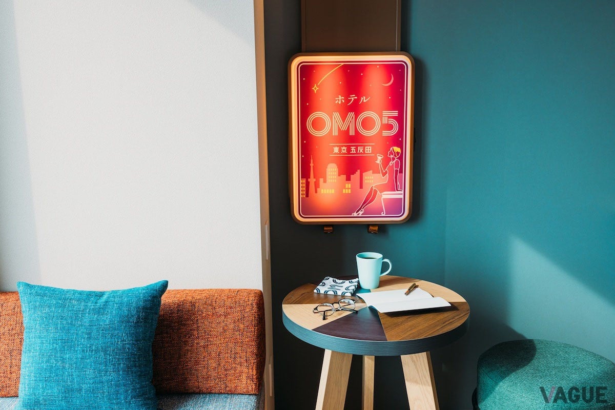 室内のデザインは、街の飲食店のレンガやタイルの色合いから着想を得たモダンなデザインに