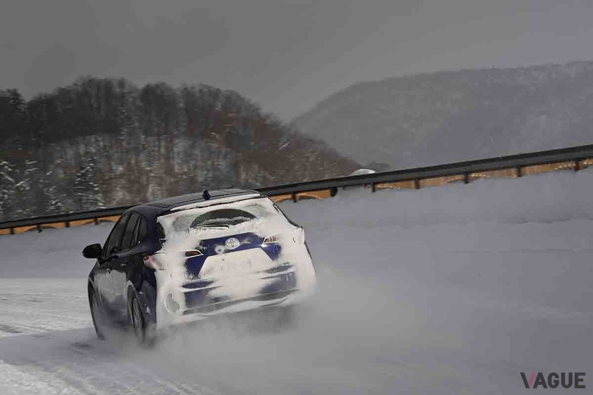 ヨコハマの最新スタッドレスタイヤ「アイスガードセブン」を装着したカローラツーリングで旭川市の一般道を走行