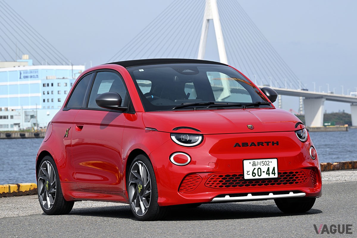 優れたダッシュ力と迫力のサウンドでアバルトらしさを味わわせてくれるEVホットハッチ「500e」