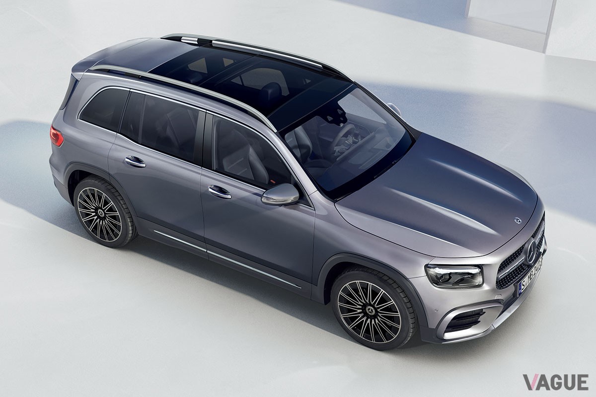 「GLA」比で100mm長いホイールベースの恩恵でセカンドシートは広々。サードシートも必要十分の広さを持つメルセデス・ベンツ新型「GLB」