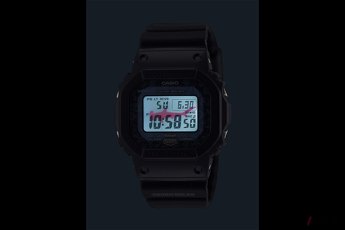 ハンマーヘッドシャークがライト点灯時に浮かび上がる「GW-B5600CD-1A2」