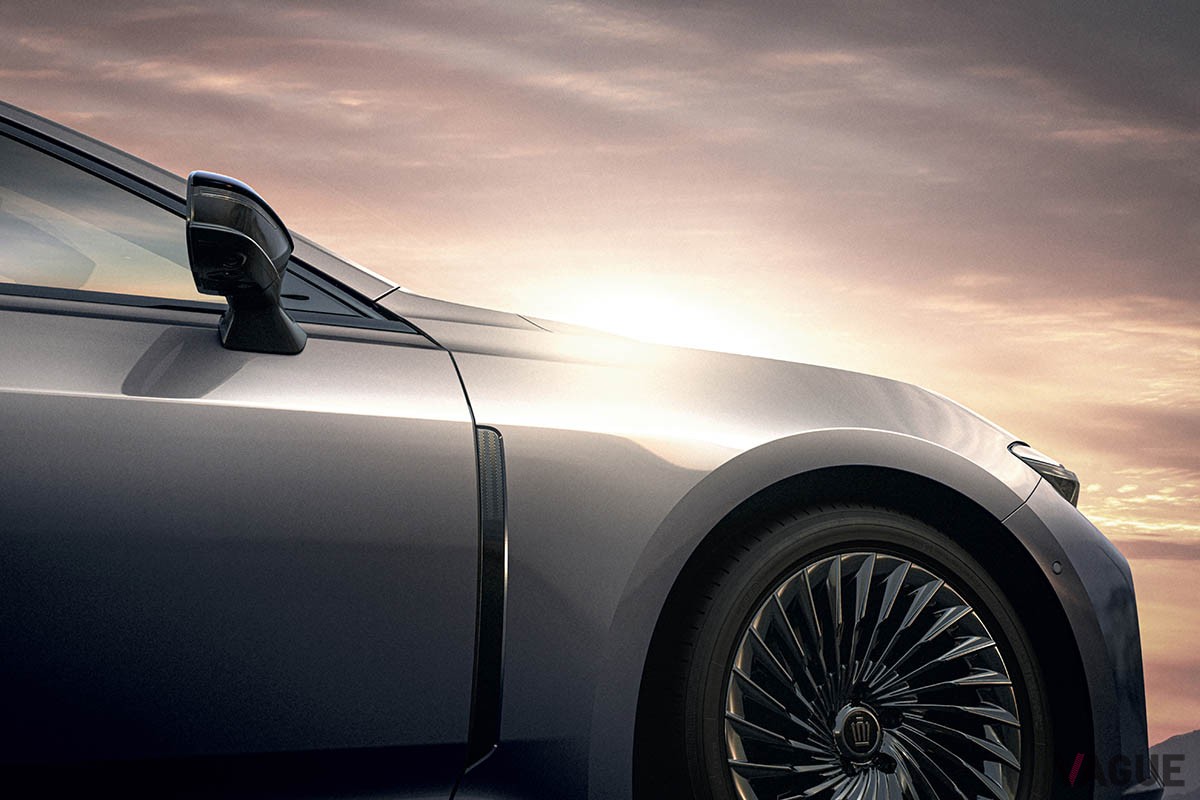 トヨタ新型「クラウン・セダン」