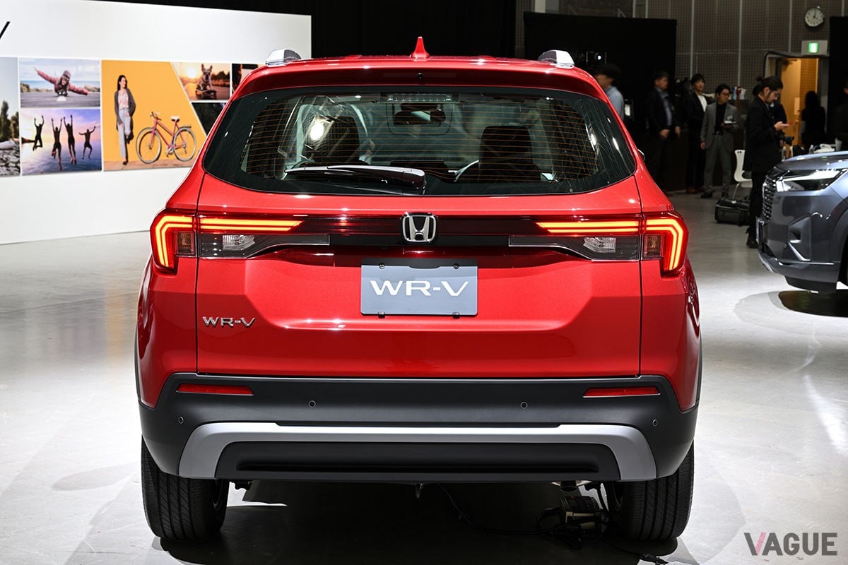 コンパクトSUVとは思えないほリアシート空間が広々としているホンダ新型「WR-V」