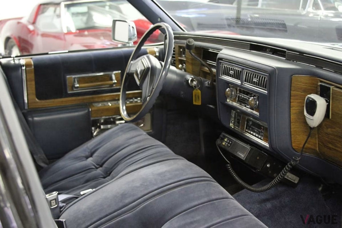 無線などが取りつけられたコックピット（C）Mecum Auctions