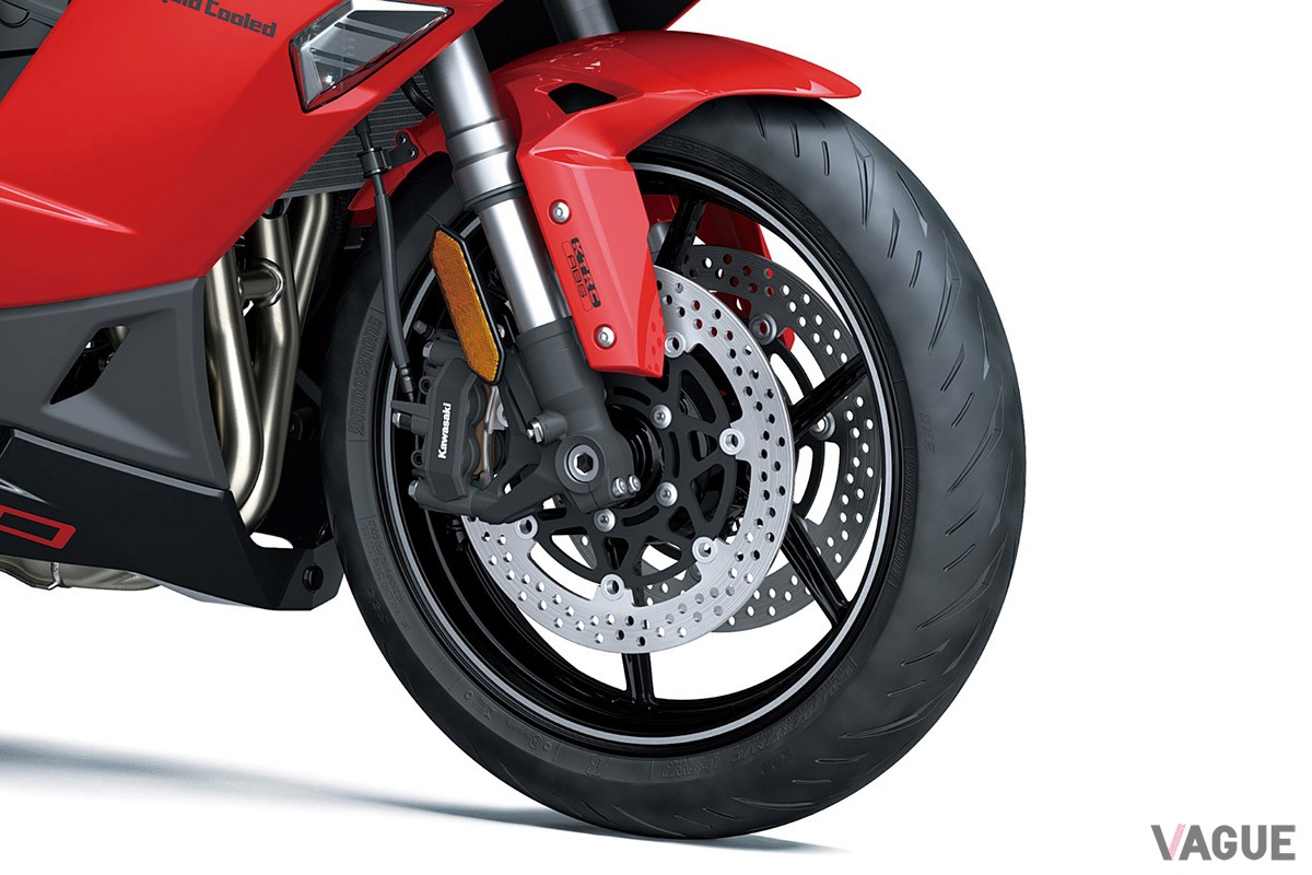 1985年モデルの北米向け「GPZ900R」を想起させる赤×黒の配色がカッコいいカワサキ「Ninja 1000SX 40th Anniversary Edition」