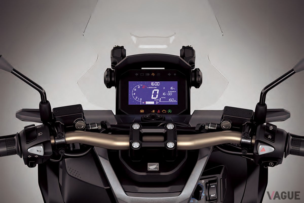 アドベンチャースタイルが個性的なホンダのスクーター「ADV160」に新色パールボスポラスブルーを設定した2024年モデルが登場