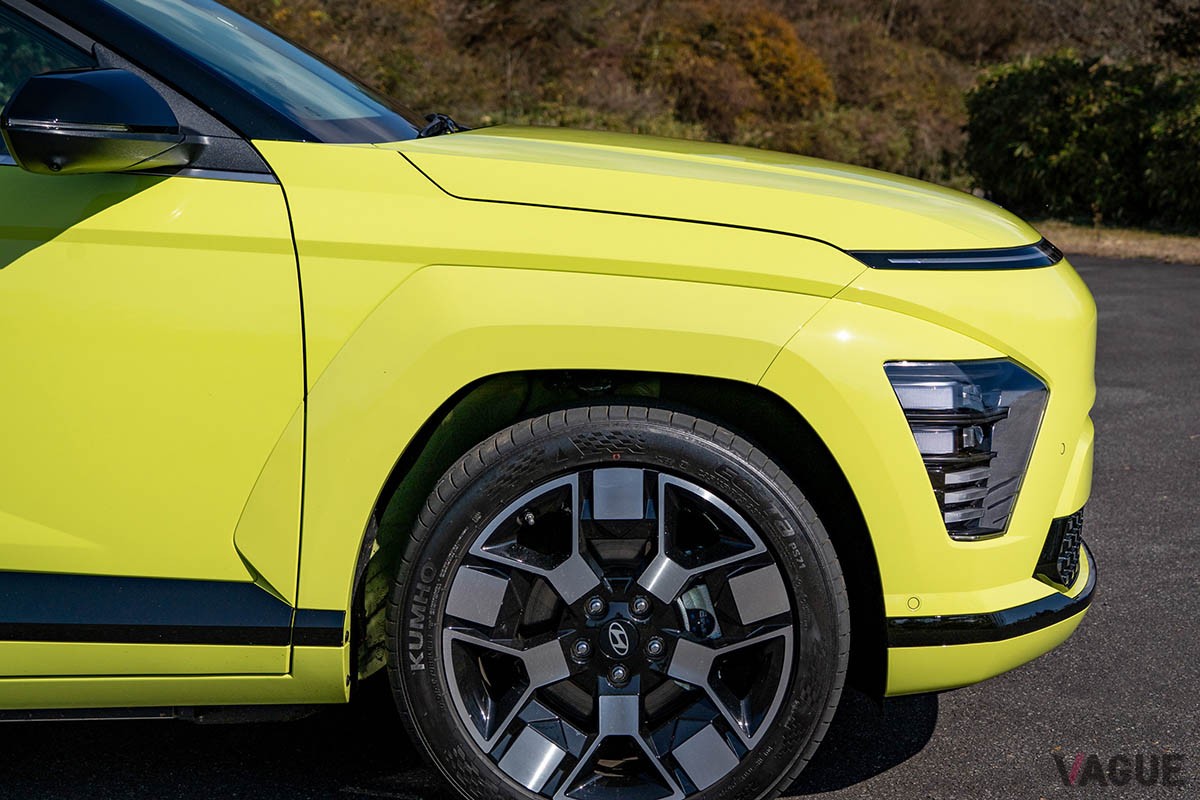 日本のユーザーの使い勝手などを考慮し、随所に日本独自のデザインや機能を盛り込んだヒョンデの電動コンパクトSUV「コナ」