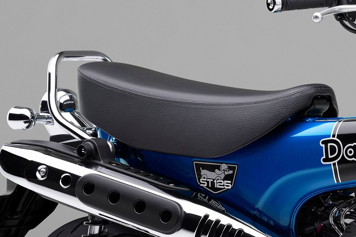 カラーバリエーションに新色パールグリッターリングブルーを加えたホンダ「ダックス125」の2024年モデル
