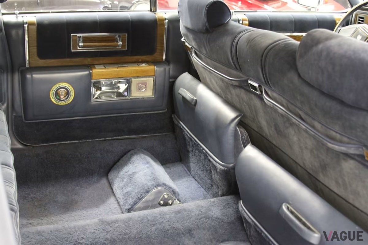 リアには補助席が備わる（C）Mecum Auctions