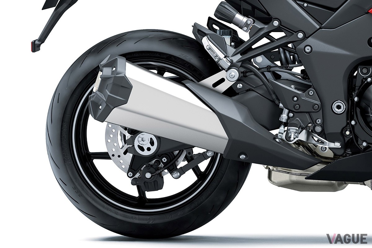 1985年モデルの北米向け「GPZ900R」を想起させる赤×黒の配色がカッコいいカワサキ「Ninja 1000SX 40th Anniversary Edition」