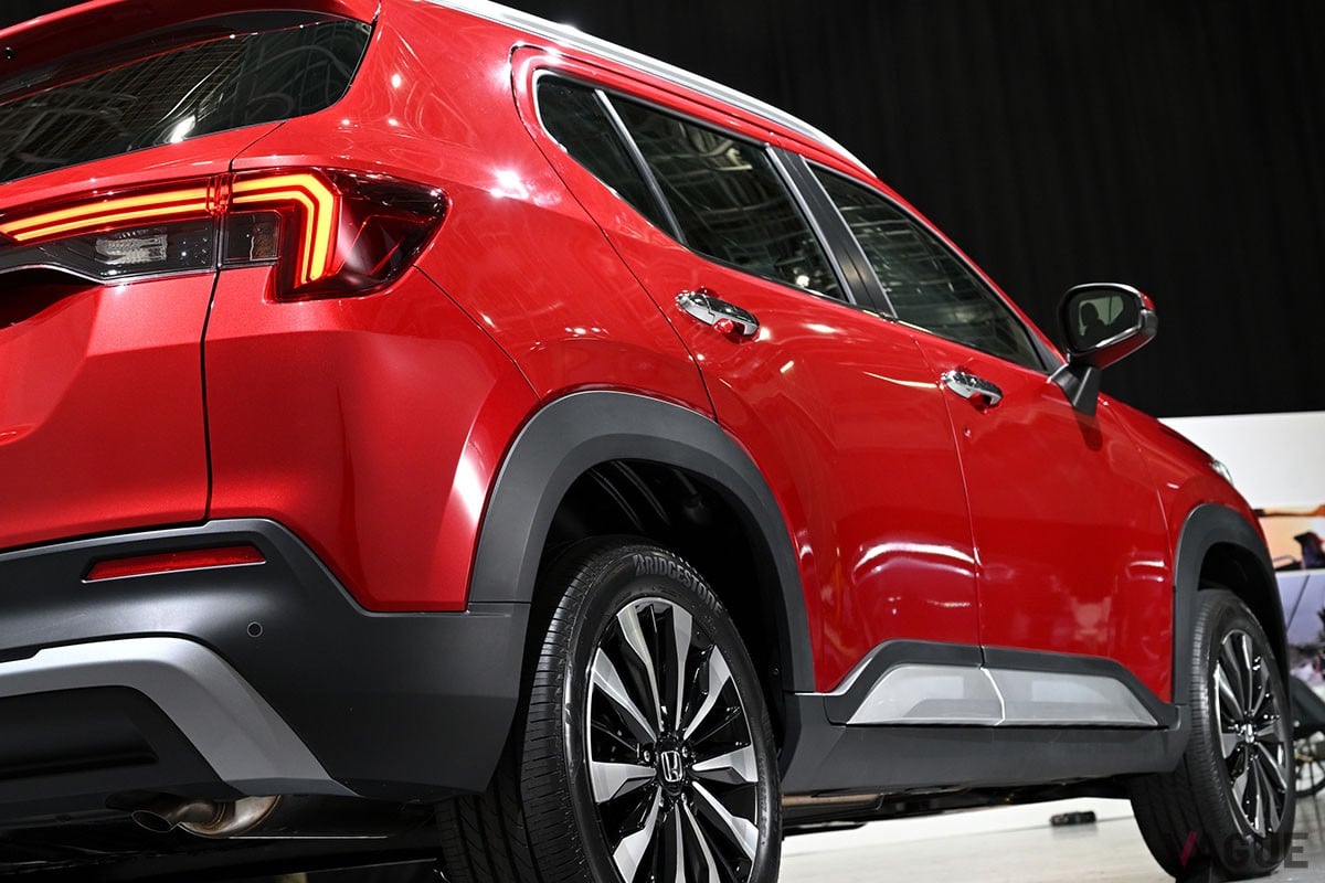 コンパクトSUVとは思えないほリアシート空間が広々としているホンダ新型「WR-V」