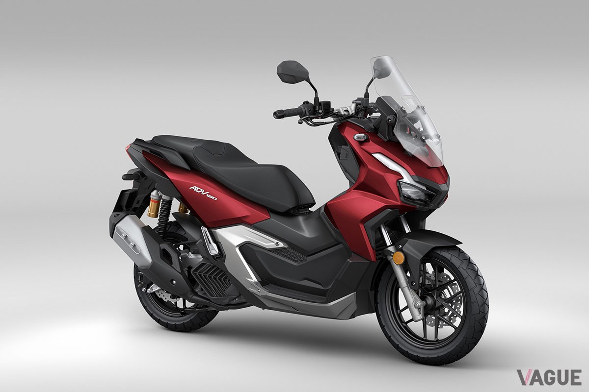 アドベンチャースタイルが個性的なホンダのスクーター「ADV160」に新色パールボスポラスブルーを設定した2024年モデルが登場