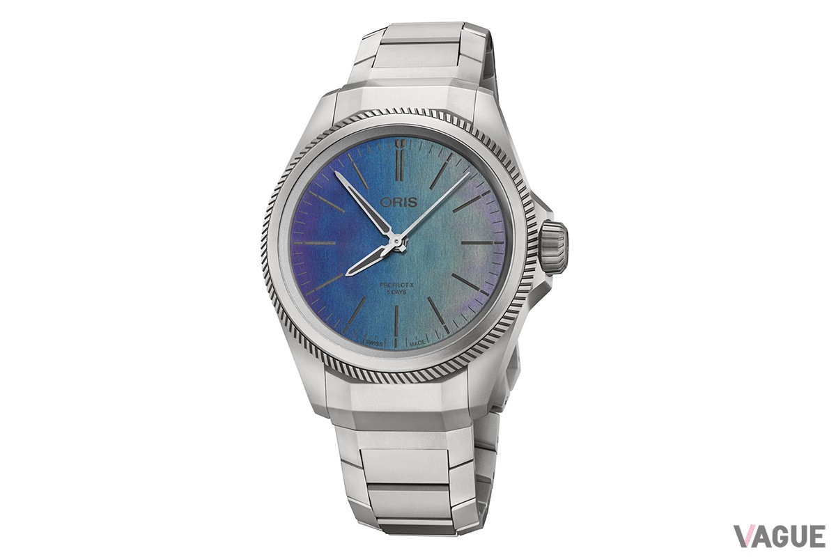 ケースやベゼルなどシリーズ独特の端正なディテールはしっかりと継承