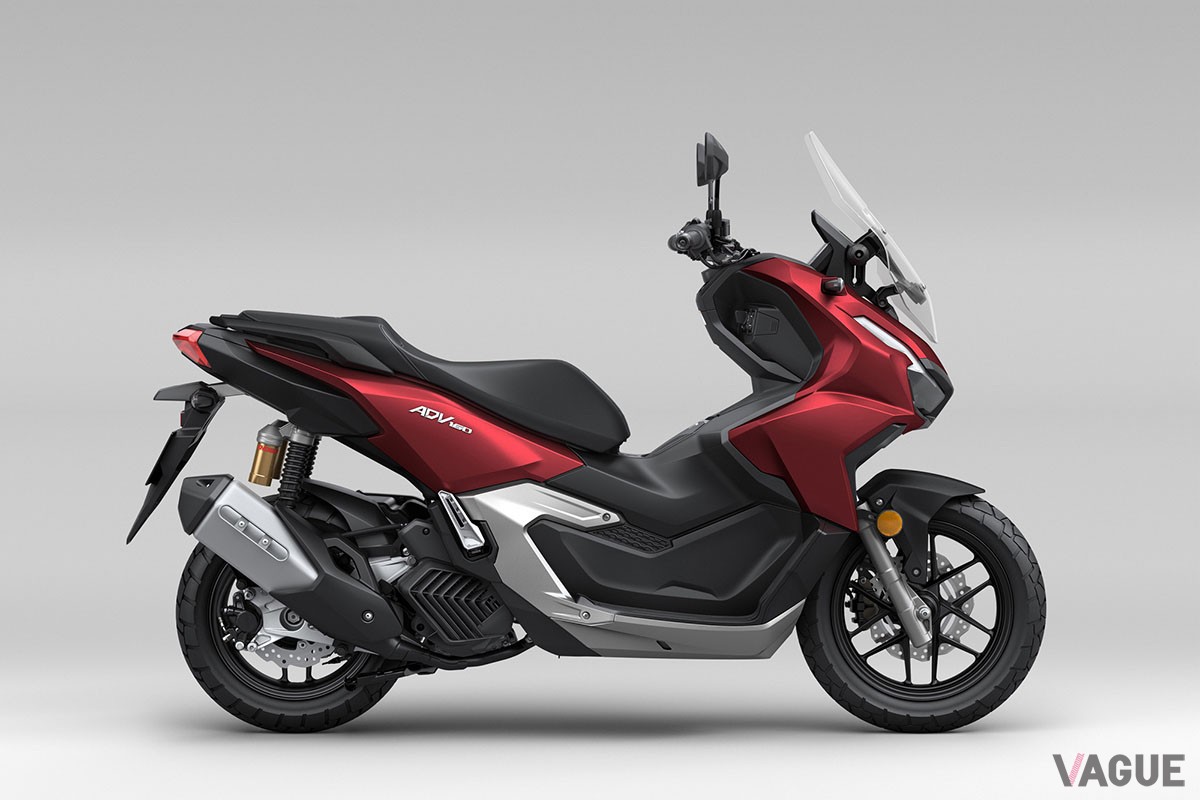アドベンチャースタイルが個性的なホンダのスクーター「ADV160」に新色パールボスポラスブルーを設定した2024年モデルが登場