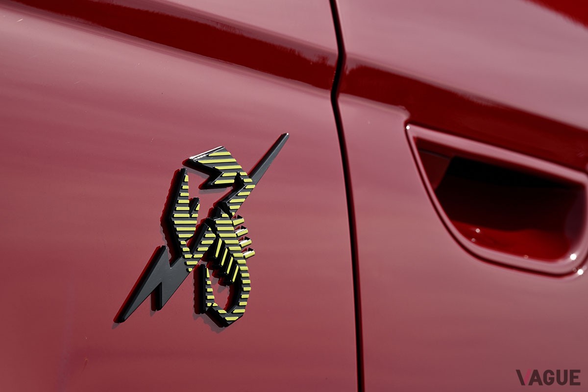 優れたダッシュ力と迫力のサウンドでアバルトらしさを味わわせてくれるEVホットハッチ「500e」