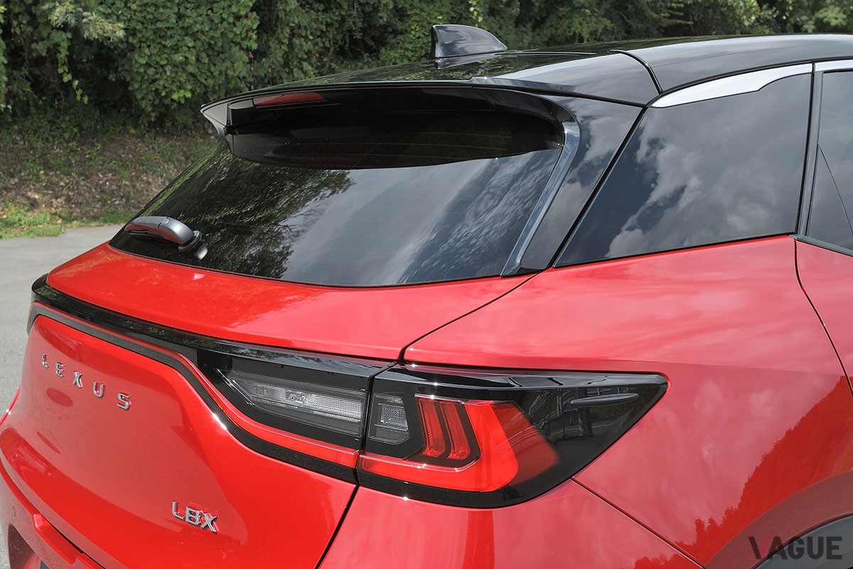 2023年秋に正式発表予定のレクサスのラグジュアリー・コンパクトSUV「LBX」。内外装や走りはレクサスらしく高級感あふれる仕上がり