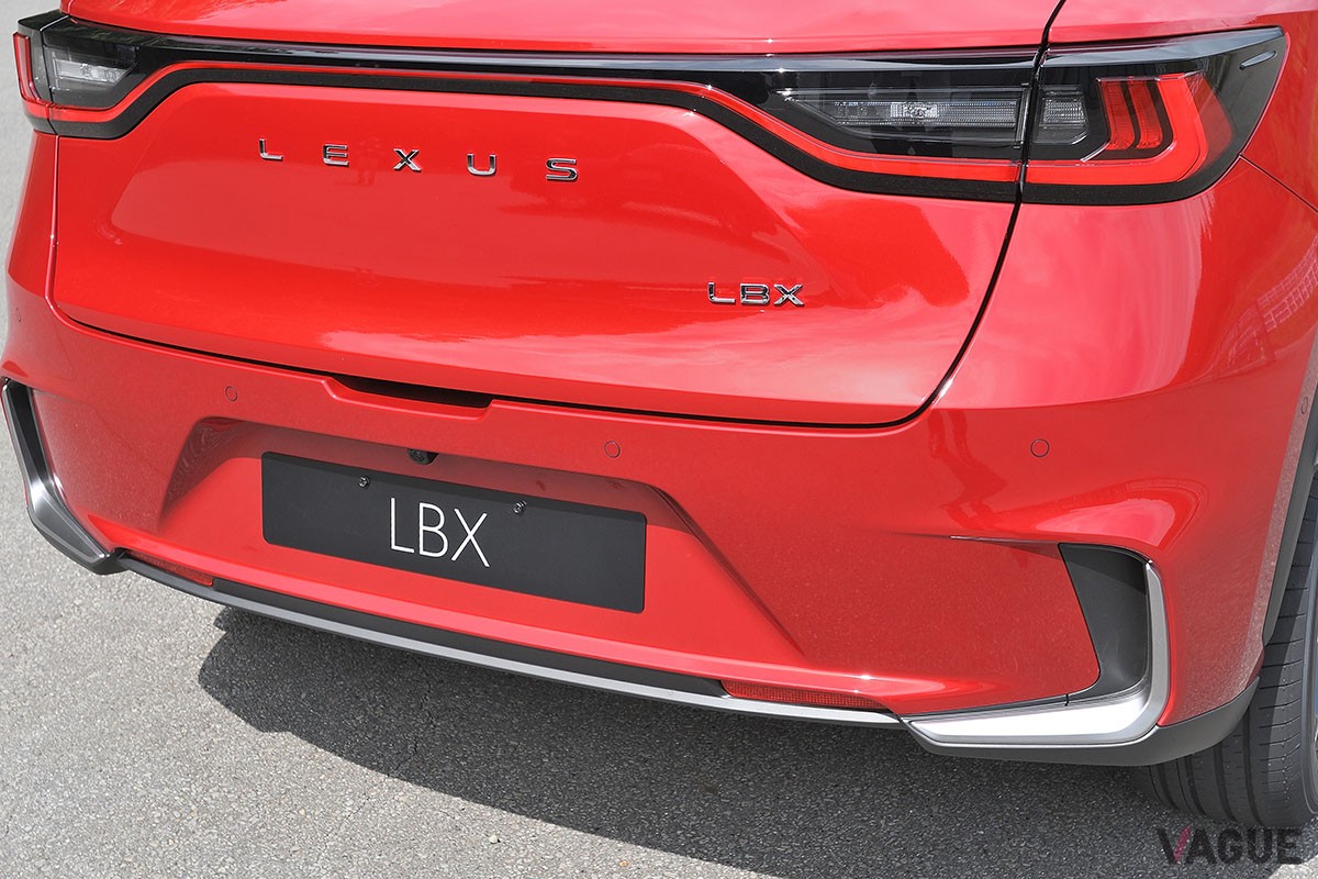 2023年秋に正式発表予定のレクサスのラグジュアリー・コンパクトSUV「LBX」。内外装や走りはレクサスらしく高級感あふれる仕上がり