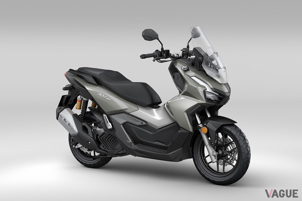 アドベンチャースタイルが個性的なホンダのスクーター「ADV160」に新色パールボスポラスブルーを設定した2024年モデルが登場