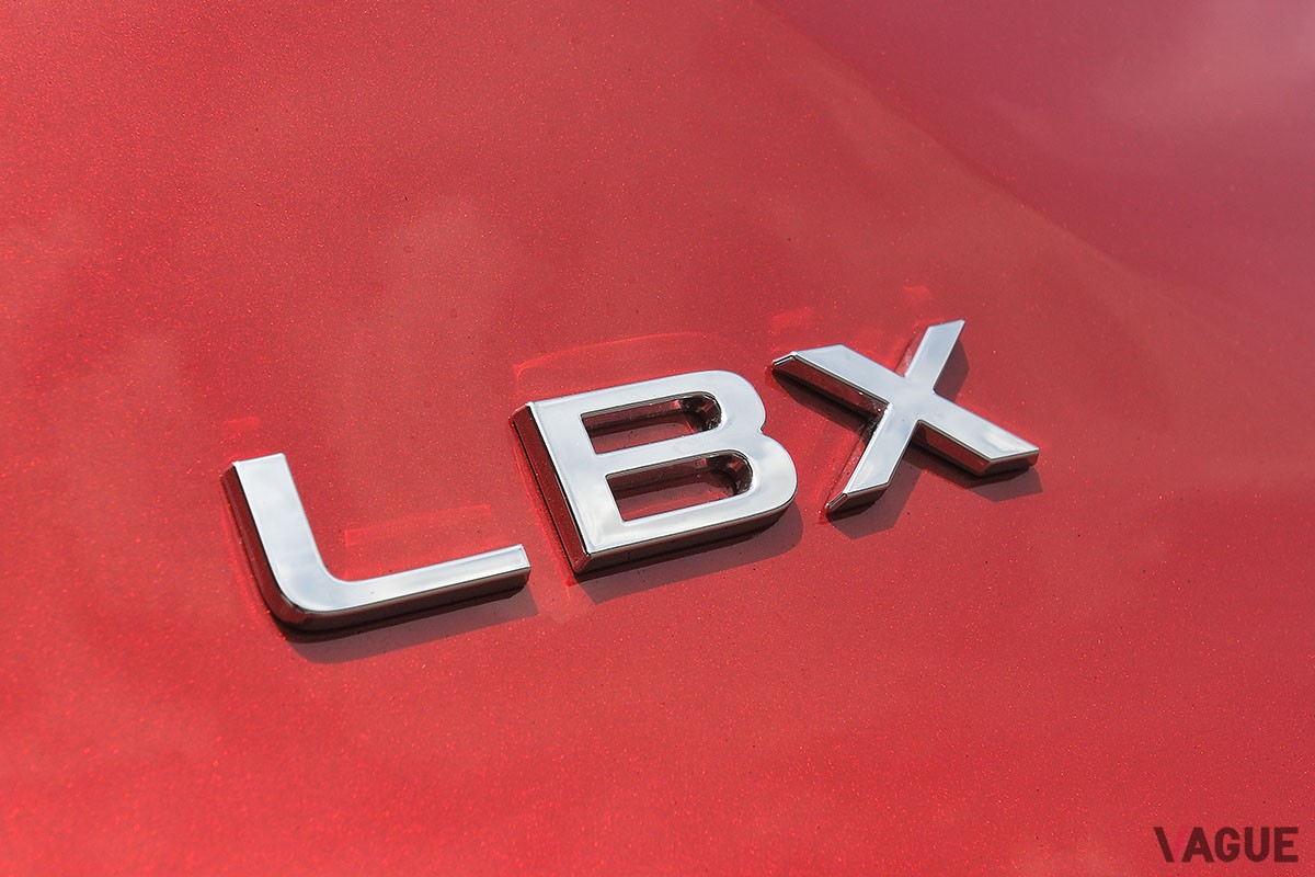 2023年秋に正式発表予定のレクサスのラグジュアリー・コンパクトSUV「LBX」。内外装や走りはレクサスらしく高級感あふれる仕上がり