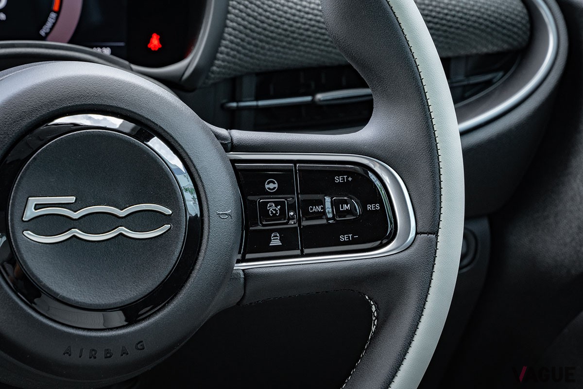フィアット「500e」と2週間暮らしてEVの美点と欠点を実感。自宅に充電設備があり“2台持ち”が許されるなら、導入へのハードルは意外と低いかも