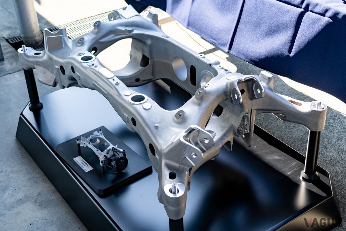 アップグレードプログラムの核というべき“アルミ中空構造のリアサスペンションメンバー”