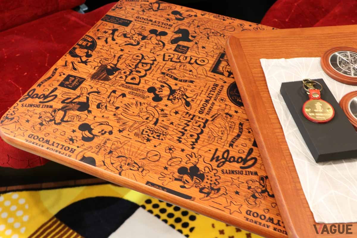 トイズファクトリーのキャンピングカー「DA VINCI 6.0 DISNEY100 EDITION」のインテリア。ディズニーキャラクターであふれている