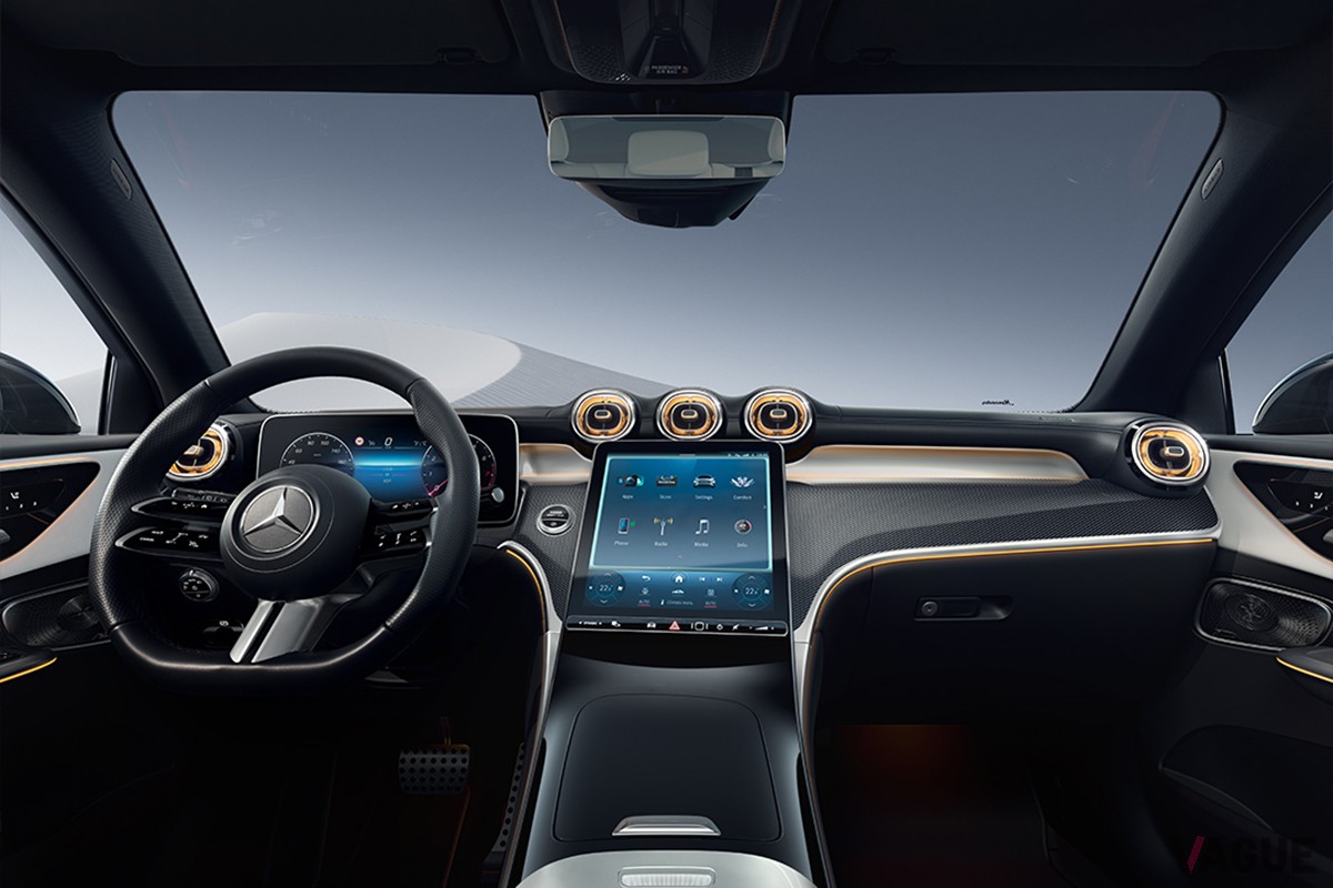 日本で発売されたメルセデス・ベンツ新型「GLCクーペ」のインテリア