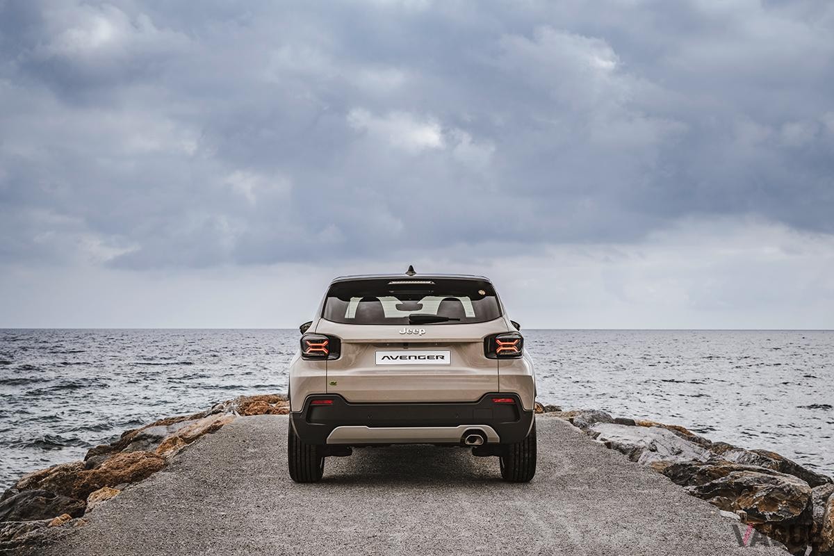 ティザーサイトが公開されたジープ新型「アベンジャー」。日本での発表は2024年第3四半期の予定だ