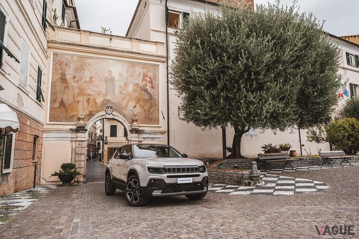 ティザーサイトが公開されたジープ新型「アベンジャー」。日本での発表は2024年第3四半期の予定だ