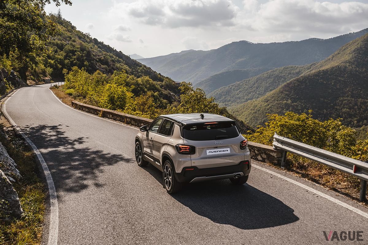 ティザーサイトが公開されたジープ新型「アベンジャー」。日本での発表は2024年第3四半期の予定だ