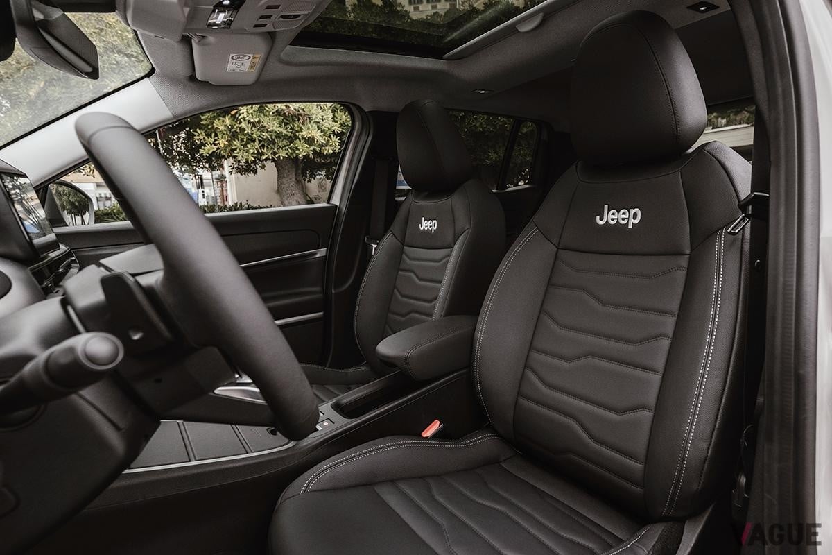 ジープ新型「アベンジャー」のインテリア