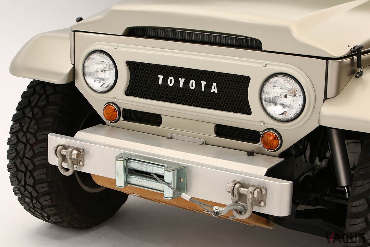 北米トヨタがSEMAショー2023に出展した「レトロクルーザー」。1999年に企画された“FJ45”型「ランドクルーザー」ベースのカスタムカーだ