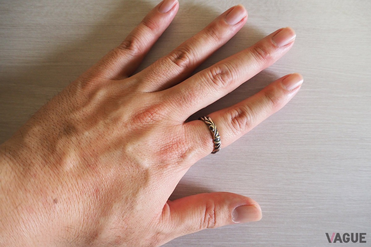 婚約指輪は結婚まで人差し指に
