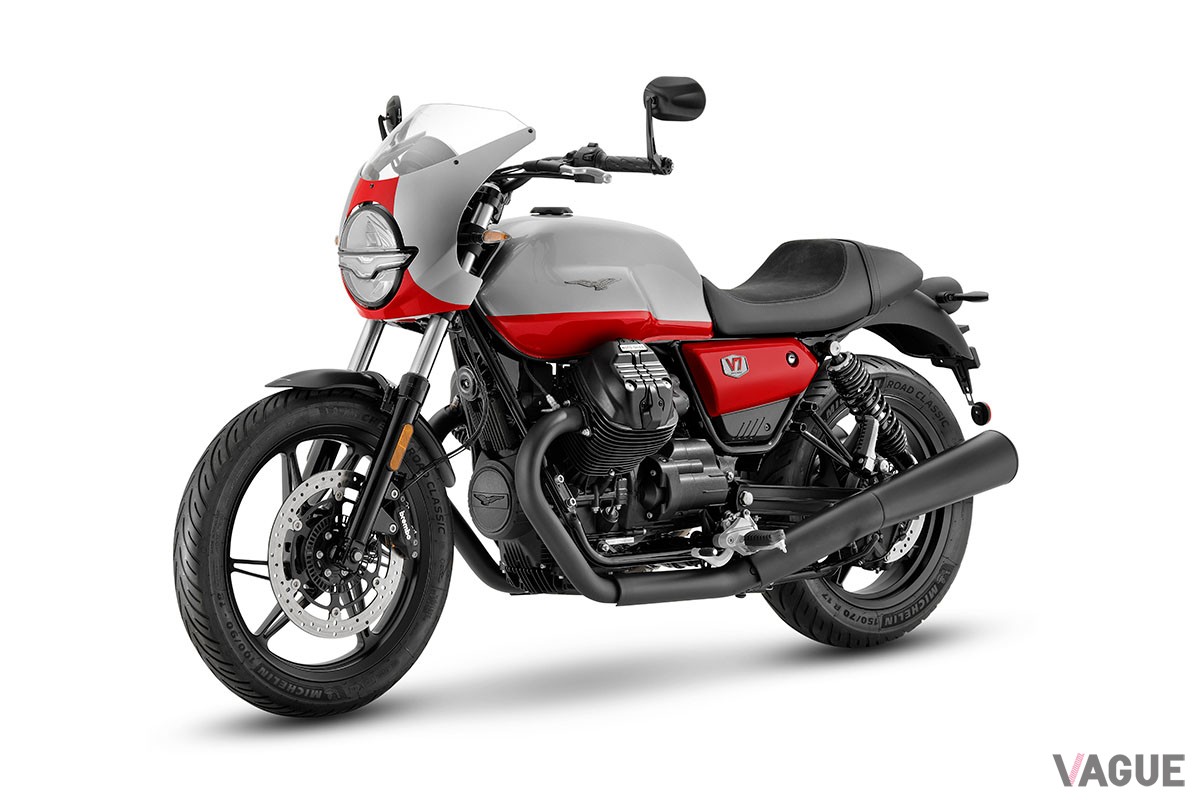 往年のレーシングバイクを想起させるフロントカウルや専用のカラーリングをあしらったモト・グッツィの特別仕様車「V7 STONE CORSA」