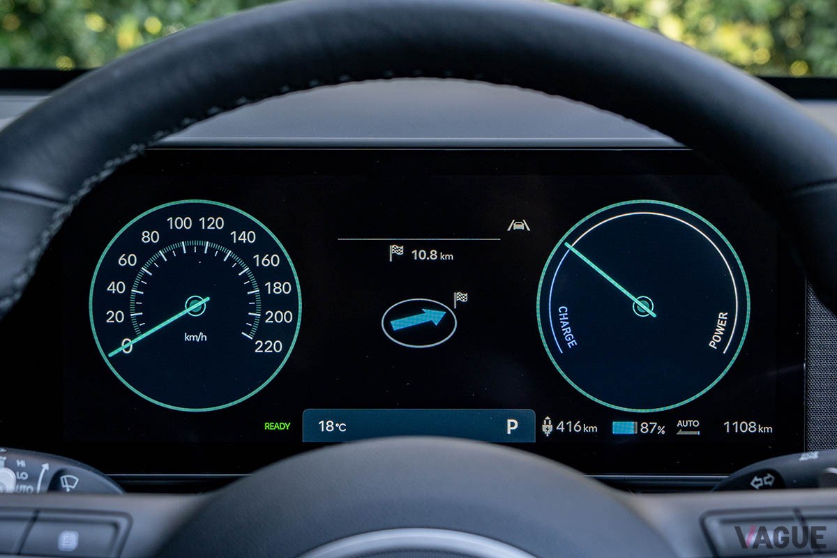 日本のユーザーの使い勝手などを考慮し、随所に日本独自のデザインや機能を盛り込んだヒョンデの電動コンパクトSUV「コナ」