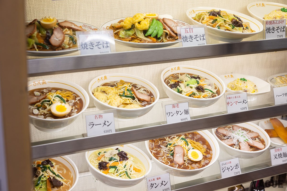 店頭のサンプル。一番大盛りなのは約2人前のジャンボラーメン