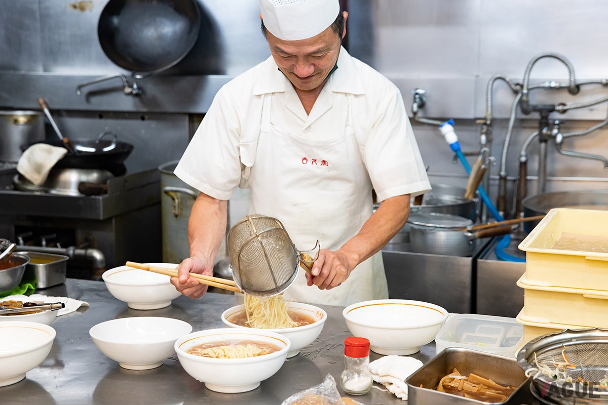 麺は自家製麺、ほぼ全ての料理は1から作り、既製品やレトルトなどは使わない