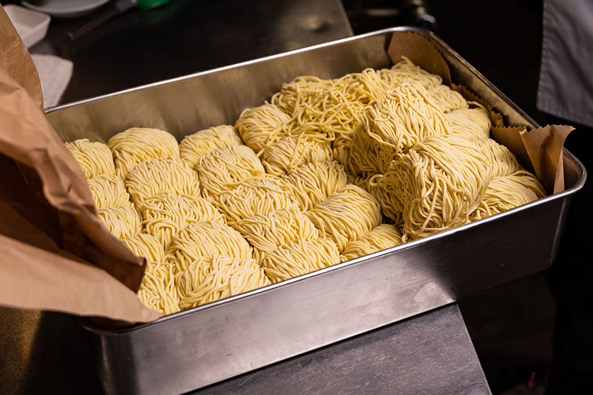 使用する麺はやや縮れた細麺。人気No.１はタンメンだが、2位はみそラーメン、3位はもやしそば各650円