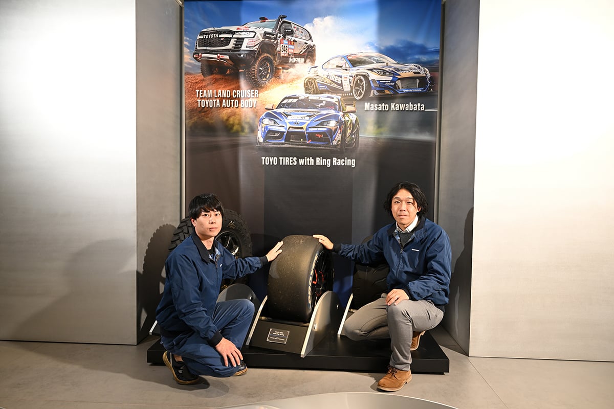 トーヨータイヤのニュル参戦プロジェクト、技術開発本部の富高祐氏（右）と光延裕紀氏（左）。極限のサーキットで鍛えられたノウハウは市販タイヤの開発にも活かされているという