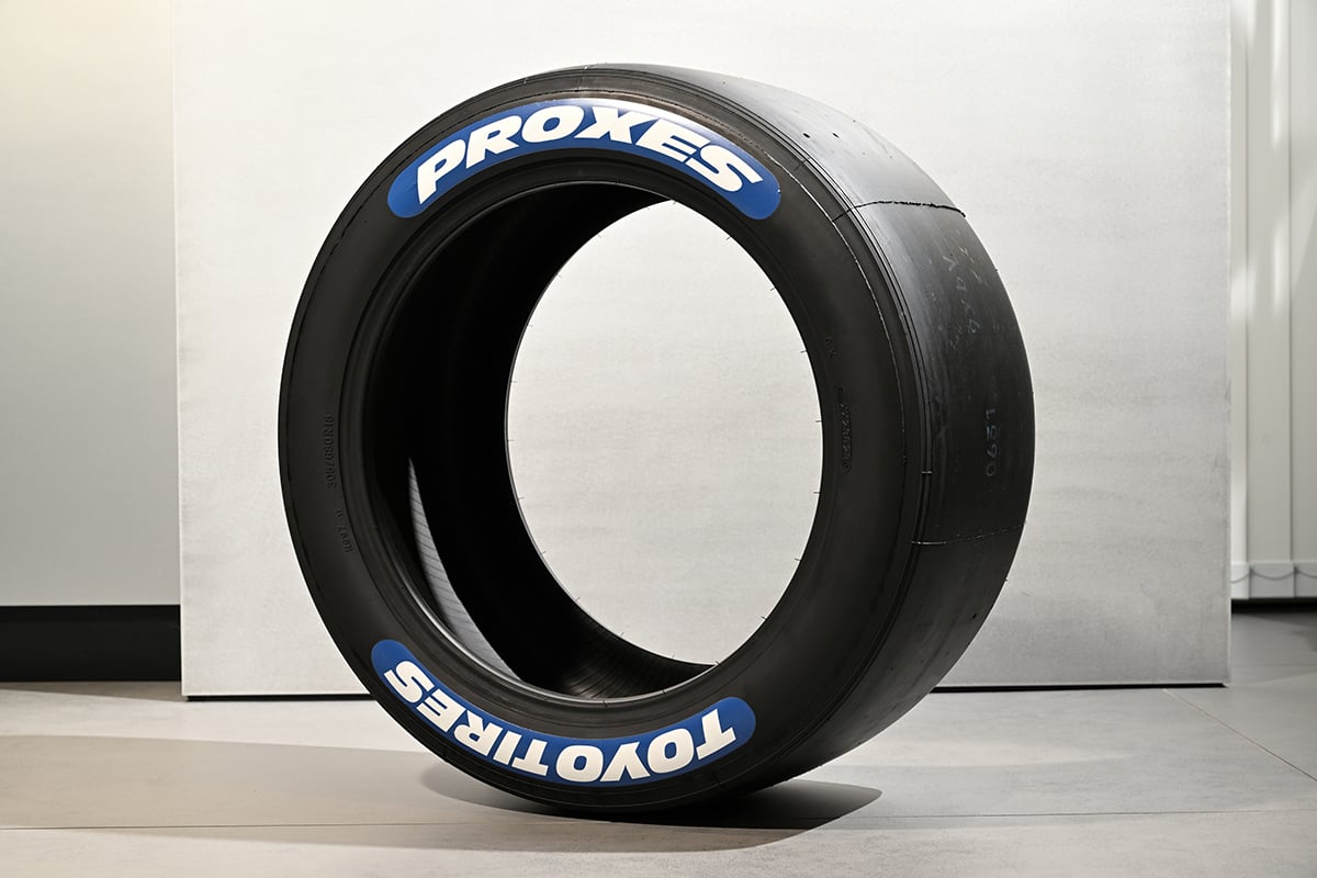ニュル24時間参戦車両のトヨタGRスープラGT4向けに開発した専用レースタイヤ「PROXES Slicks（ニュルブルクリンクスペック）」。見た目だけでは進化度合いがわからないが、レースごとにデータを収集、より良いスペックに進化し続けている