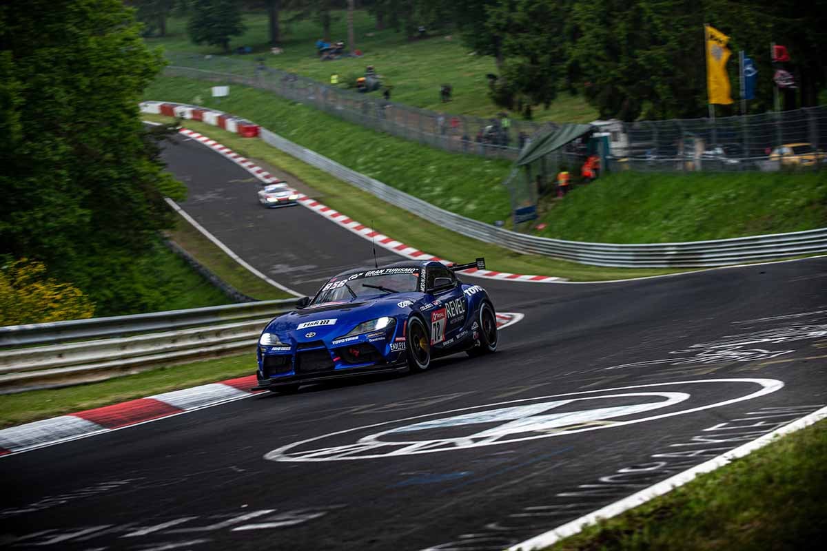 ニュル24時間はGPコースと北コースを合わせ一周25.378kmのコースを走る。エスケープゾーンのない場所も多い