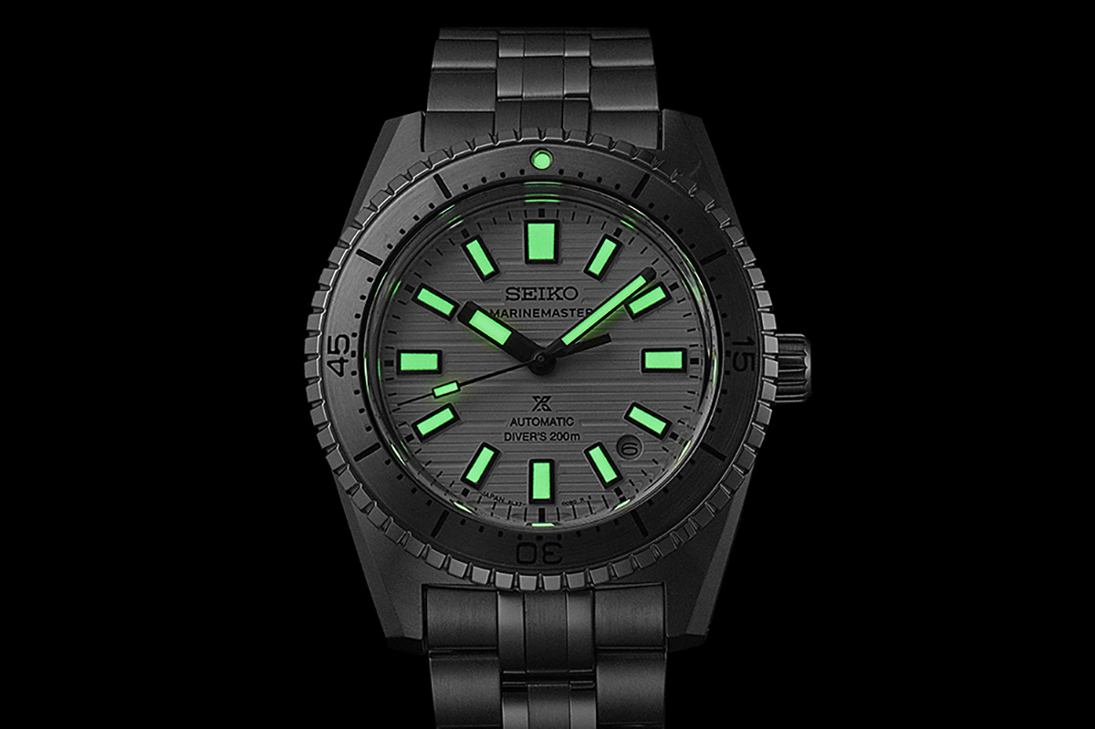 針・インデックスには視認性のよい暗所でも安心の高輝度ルミブライトを塗布